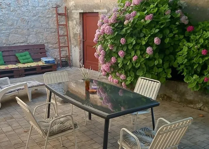Rustic Jolly
