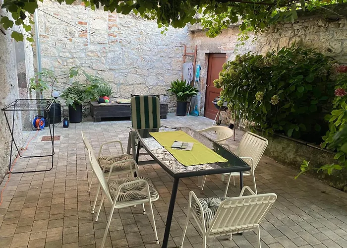 Rustic Jolly Apartman